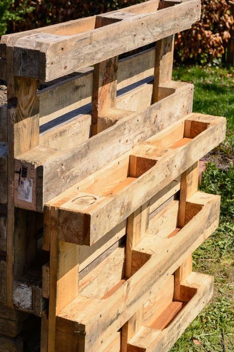 Pallet Garden Walls, Ideas For Small Gardens, Diy Vertical Garden, Diy Garden Landscaping, Vertical Pallet Garden, Vertical Garden Ideas, Herb Garden Pallet, Vertical Succulent Gardens, Vertical Garden Design