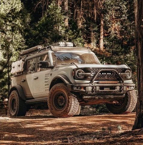 My love of Ford Broncos. 🇺🇲 #fordbronco #bronco #x #ford #classicbronco #offroad #earlybronco #f #vintagebronco #fordtrucks #fordbroncodaily #fordsofinstagram #classictrucks #trucks #fordnation #rc #fordtruck #earlybroncodrivers #fullsizebronco #classicfordbronco #obs #vintage #fordf #lifted #classiccars #dentside #builtfordtough #classicfordbroncos #truck #bhfyp #fordtough #fordraptor Ford Bronco Camping, Ford Bronco Lifted, Camping Gear Survival, New Bronco, Classic Bronco, Ford Suv, Tacoma Truck, Iphone Wallpaper Aesthetic, Classic Ford Broncos