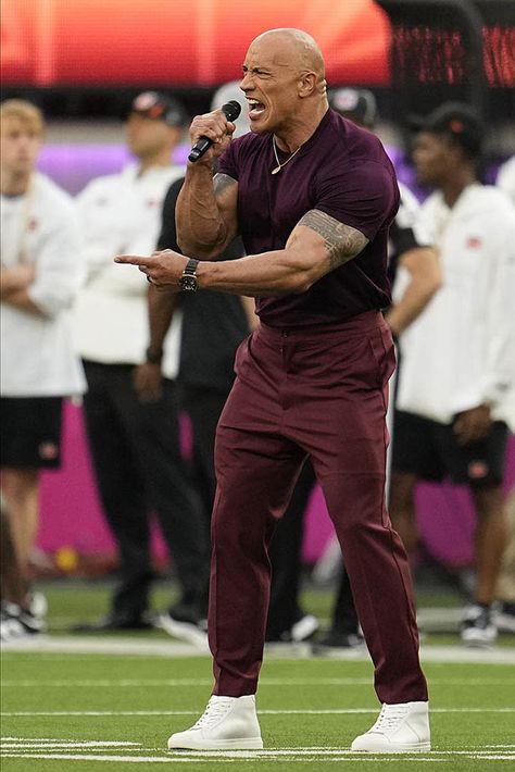 Dwayne ‘The Rock’ Johnson Hypes Up the Crowd as Super Bowl Kicks Off Rock Dwayne Johnson, The Rock Workout, Adams Movie, Arnold Schwarzenegger Bodybuilding, Schwarzenegger Bodybuilding, Dwayne The Rock Johnson, The Rock Johnson, Scammer Pictures, The Rock Dwayne Johnson