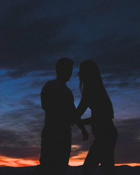 POV you’re shy at taking photos or don’t like to show your face on social media. No worries! I love faceless poses 🫶 (these were also my sisters engagement photos) • • • #photooftheday #photography #photographer #silhouette #sunset #sunsetportrait #sunsetphotography #couplephotography #coupleshoot #engagement #engagementphotos #photoshoot #candidphotography #candid #film #filmphotography Photographer Silhouette, Faceless Poses, Silhouette Sunset, Couple Silhouette, No Face, Taking Photos, Candid Photography, Couple Shoot, Sunset Photography