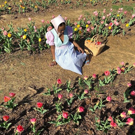 Farmer Aesthetic, Black Cottagecore, Different Types Of Aesthetics, Black Cottage, Farmer Girl, Black Femininity, Princess Aesthetic, Cottagecore Aesthetic, Fantasy Aesthetic