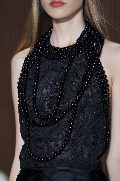 judith-orshalimian:  Douglas Hannant spring/summer 2014 details ;) Fashion Week Spring 2014, Mode Inspiration, Black Pearl, Fashion Details, Fashion Week Spring, New York Fashion Week, Look Fashion, New York Fashion, Evening Wear