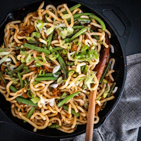 Perfect weeknight meal. All made in one skillet thanks to the udon noodles, easily made vegetarian… so, so delicious. #dinnerideas #dinnerrecipe #easydinner #easydinnerrecipes #easydinnerideas Stir Fry With Green Beans, Ground Turkey Stir Fry, Turkey And Green Beans, Udon Stir Fry, Turkey Stir Fry, Chinese Cooking Wine, Stir Fry Noodles, One Skillet, Udon Noodles