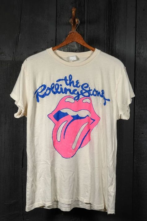 Dirty White, Shirts Graphic Tees, Vintage Fits, Oversized Top, Tee Design, Rolling Stones, Vintage Tees, Oversized Tshirt, Shirt Outfit