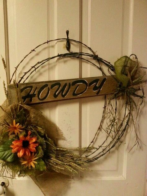 Barbed Wire Art Ideas, Barbed Wire Wreath Ideas, Barb Wire Wreath Ideas, Barb Wire Wreath, Barbwire Crafts, Barb Wire Art, Lariat Rope Crafts, Barbed Wire Decor, Barbed Wire Wreath