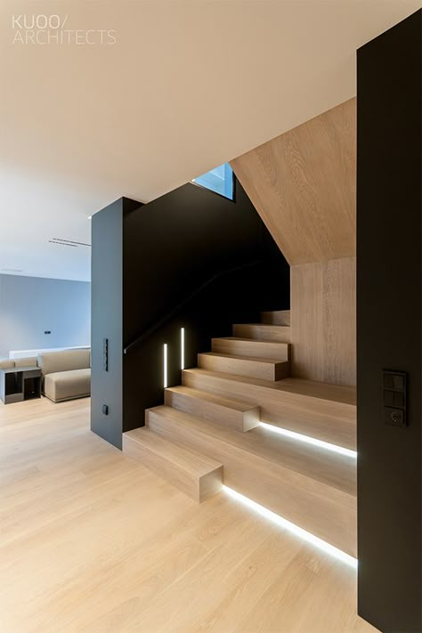 interior design: KUOO ARCHITECTS Tamizo Architects, Staircase Design Modern, Escalier Design, Stairs Design Modern, Staircase Ideas, Modern Architects, Home Stairs, Modern Stairs, Home Stairs Design