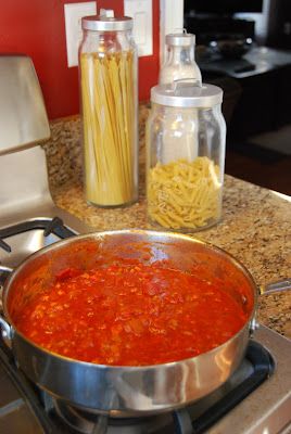 Aussie Recipes, Italian Sauces, Pasta And Sauce, Tomato Sauces, Giada Recipes, Sauce Spaghetti, Marinara Sauce Recipe, Spaghetti Recipe, Marinade Sauce