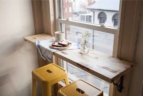 Turn a window sill into a breakfast bar. Perfect for looking out into your backyard or onto your neighborhood. DIY Breakfast Bar. Tiny House Hacks, Koti Diy, Diy Breakfast, Funky Junk Interiors, Small Space Design, Comfortable Place, Small Space Diy, Small Apartment Decorating, Tiny Spaces