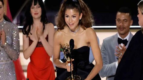 Zendaya, who has become the youngest two-time Emmy winner in history with 'Euphoria' Lead Actress win Red Carpet Aesthetic, Actress Career, Lee Jung Jae, Hollywood Aesthetic, Jason Sudeikis, Black Actresses, Award Ceremony, Black Hollywood, White Lotus