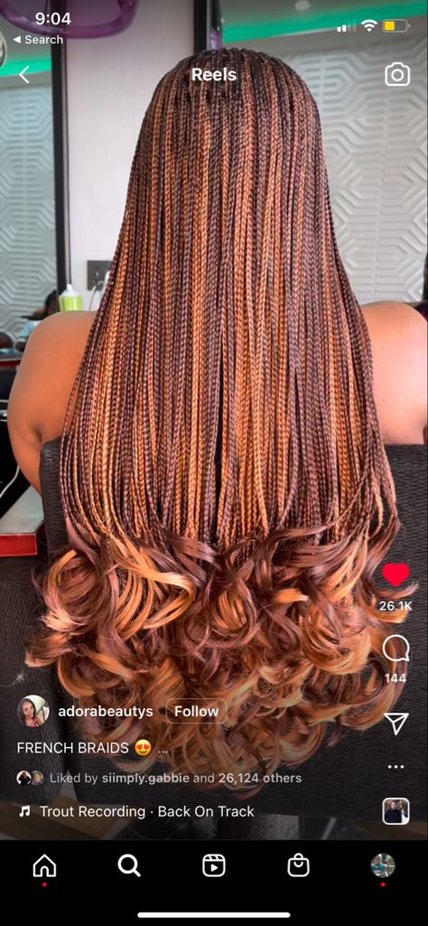 French Braid Curled Hairstyles, Box Braid With French Curls, Thati Deby Braids, French Curls Braids Two Colors, Hair Color Ideas For Black Women Braids, Knotless Box Braids Hairstyles Ideas Color, Strawberry Blonde French Curl Braids, Three Color Braids, Knotless French Curls Braids Hairstyles