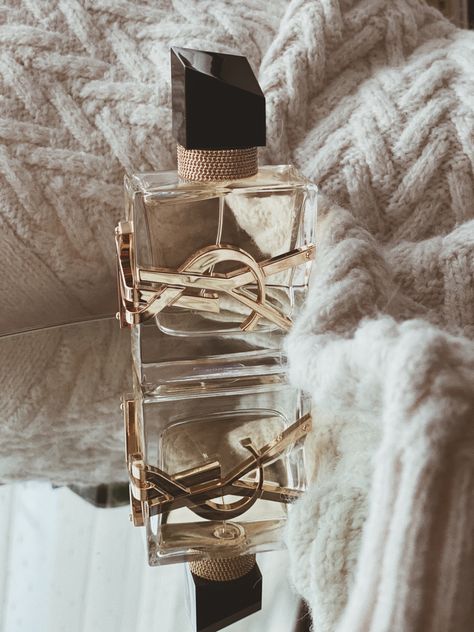 #perfume #lavender #ysl #libre #favoriteperfume #spring #love #beauty #photography Content Picture Ideas, Perfume Aesthetic Photography, Lv Perfume, Ysl Libre Perfume, Perfumes Aesthetic, Autumn Flatlay, Louis Vuitton Perfume, Perfume Lavender, Fm World