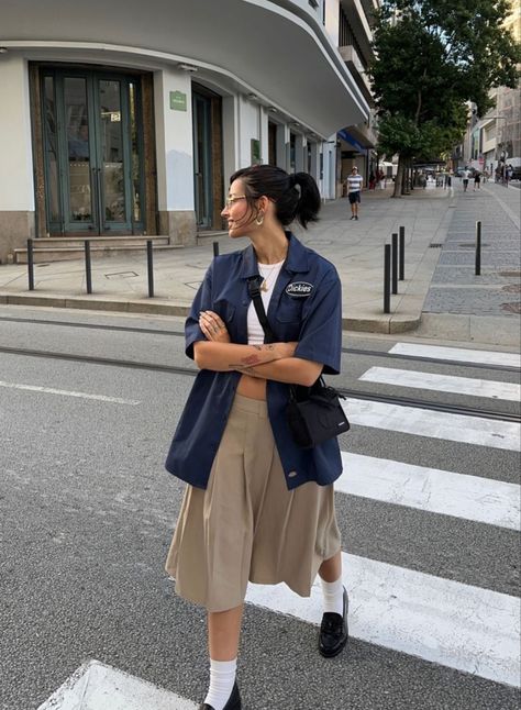 Layer Summer Outfits, Uniqlo Pleated Wide Pants Outfit, Japanese Street Style Summer, Korean Street Fashion Women Summer Asian Style, Japanese Summer Street Style, Summer Outfits Japan Street Styles, Japan Inspired Outfit, Japan Aesthetic Fashion, Tomboy Skirt Outfit