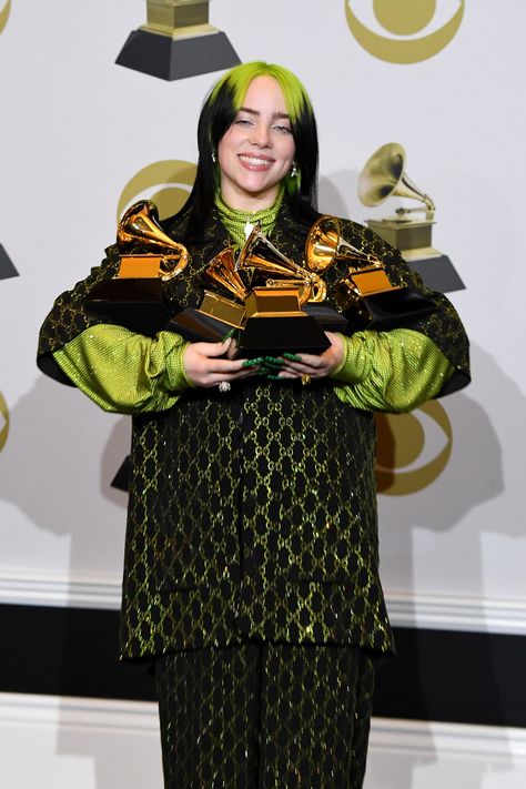 Billie Eilish, se erigió como la gran ganadora en la gala de los premios Grammy, haciendo historia. Belie Eilish, Billie Eilish Grammys 2020, Billie Eilish Awards, Billie Eilish And Ariana Grande, Billie Eilish Grammy, Grammys Outfits, Billie Outfits, Billie Eilish Pictures, Grammy Awards 2020