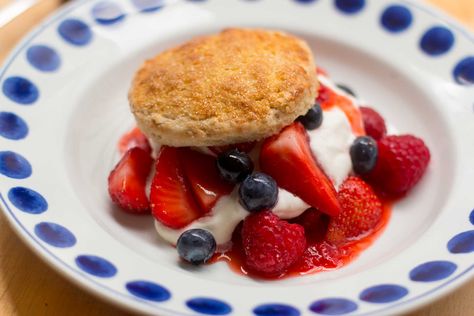 Mixed Berry (Strawberry) Shortcakes recipe Summer Fruit Recipes, Fresh Fruit Desserts, Berry Shortcake, Strawberry Shortcakes, David Lebovitz, Strawberry Shortcake Recipes, Shortcake Recipe, Fruit Dessert Recipes, Buttery Biscuits