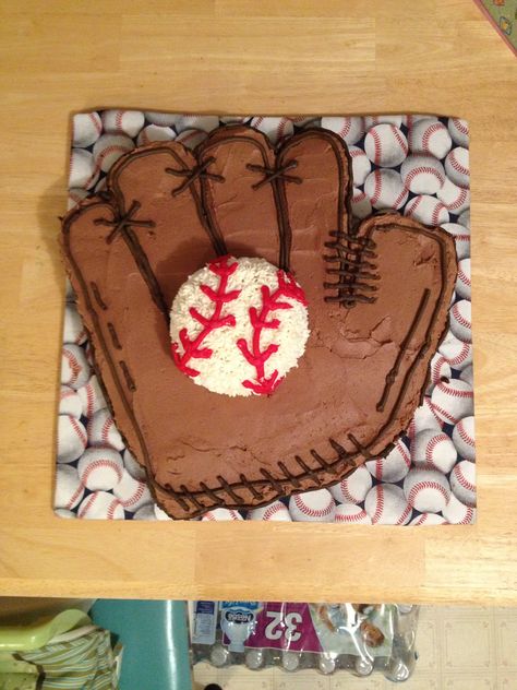 Baseball glove cupcake cake for Bryson's first birthday. Baseball Glove Cupcakes, Baseball Cakes, Decorated Food, Baseball Cake, Flat Cakes, Pull Apart Cupcakes, Baseball Birthday Party, Baby Boy First Birthday, Baseball Party