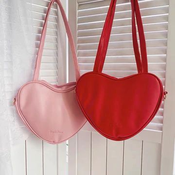 Shaped Purses, Bags Inspiration, Heart Shaped Bag, Cartoon Bag, Wardrobe Planning, Cat Bag, Heart Bag, Black B, Sweet Love