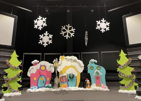 The Grinch Float Ideas, Grinch Stage Design, Whoville Houses Template, Whoville Post Office, Grinch Lair, Whoville Houses, Whoville Decorations, Whoville Party, Ptsa Ideas