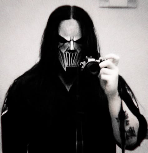 Mick Thomson Pfp, Slipknot Pfp, Slipknot Icons, Band Icons, Mick Thompson, Scary Man, Diamond Chains For Men, Mick Thomson, Limp Bizkit