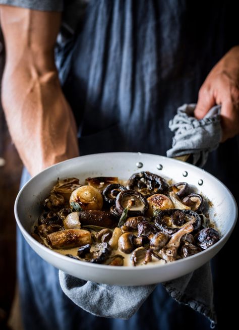 2 Sherry Cream Sauce, Braised Mushrooms, How To Cook Polenta, Vegetable Plate, Winter Dishes, Creamy Garlic, Quick Cooking, Vegetable Sides, Food Magazine