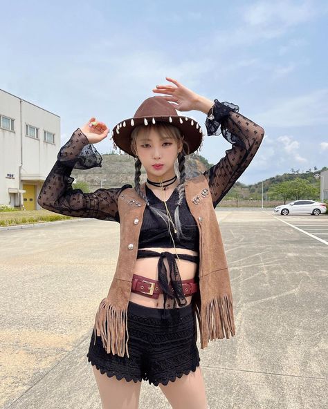 Kpop Western Concept, Kpop Cowboy Outfit, Ateez Cowboy Outfit, Neon Cowgirl, Cowboy Outfit, Magical Girl Outfit, Cowgirl Couture, Kpop Concert Outfit, Cowboy Costume