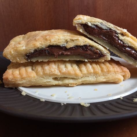 Homemade Nutella Pop Tarts Recipe - Ugly Duckling Bakery Pop Tarts Recipe, Chocolate Pop Tarts, Nutella Filling, Nutella Waffles, Homemade Sandwich Bread, Poptart Recipe, Nutella Jar, Tart Dough, Tarts Recipe