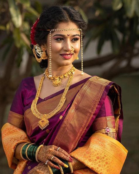 Hairstyle On Nauvari, Hairstyle On Nauvari Saree, Maharashtrian Saree, Indian Bride Poses, Marathi Bride, Marathi Wedding, Saree Hairstyles, Indian Wedding Poses, Nauvari Saree