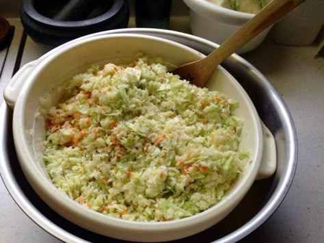 Canning Cabbage Recipes, Canning Cabbage, Homemade Chili Sauce, Slaw Dog, Cabbage Recipes Healthy, Homemade Slaw, Food Prep Storage, Canning Food Preservation, Canned Food Storage