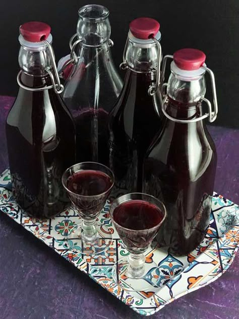 Blackberry Recipes Drink, Homemade Blackberry Liquor, Homemade Blackberry Brandy, Fruit Brandy Recipes, Blackberry Liquor Recipe, Best Brandy Liquor, Fruit Liquor Recipes, Blackberry Mead Recipe, Homemade Brandy Recipes