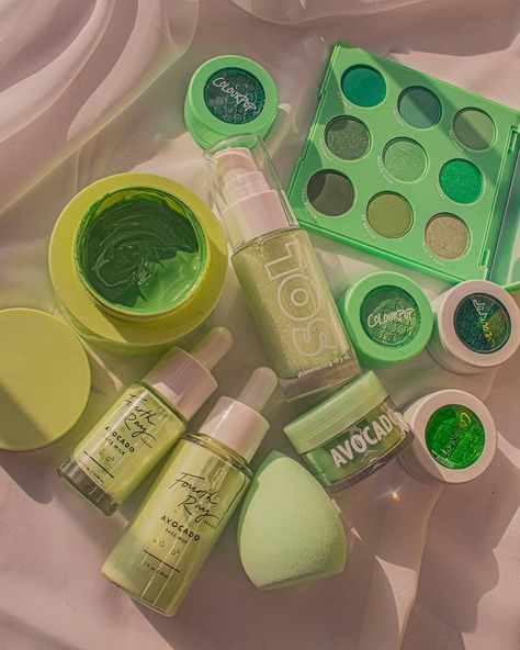 Fourth Ray Beauty, Makeup Backgrounds, Green Skincare, Green Cosmetics, Cosmetic Packaging Design, Makeup Package, Makeup Is Life, Green Makeup, Pretty Skin