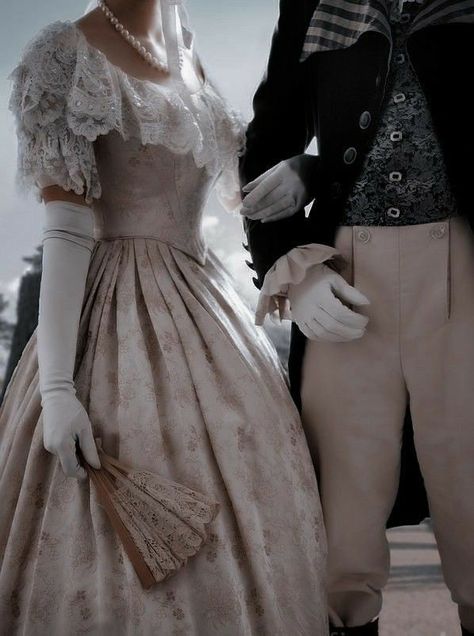 1800s Aesthetic, Victorian Ball Gowns, Era Victoria, Royal Core, Victorian Aesthetic, Royalty Aesthetic, Royal Aesthetic, Old Fashion Dresses, Fantasy Gowns