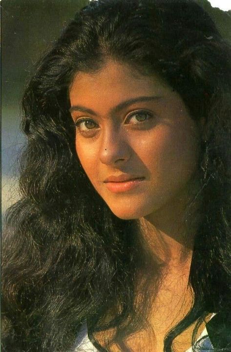 Kajol Kajol Image, Aesthetic Bollywood, Kajol Devgan, 90s Bollywood Aesthetic, Retro Bollywood, Bridal Hair Buns, Bollywood Couples, Indian Makeup, Vintage Bollywood