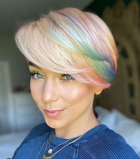 Pastel Pixie Hair, Dyed Pixie Cut, Pixie Cut Color, Coloured Pixie Cut, Sarah Louwho, Pixie Hair Color, Pixie Cut With Highlights, Long Pixie Cuts, Blonde Pixie Cuts