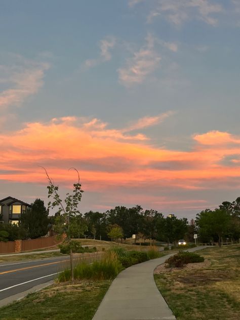 sunset, pretty sunset, gorgeous sunset, colorado, colorado sunset, colorful clouds, dreamy sky Sunsets Colorado, Colorado Sunset, Dreamy Sky, Sunset Pretty, Earth Pictures, Colorful Clouds, Pretty Sunset, Sky Sunset, Gorgeous Sunset