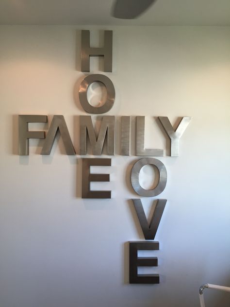 Home Family Love Wall Decor, Dark Wall Decor Bedroom, Living Room Diy Wall Decor, Couple House Decor, Home Interior Accessories, Family Wall Decor, Hallway Ideas Entrance, Family Decor, Home Entrance Decor