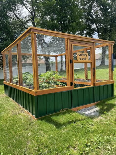 Backyard Garden Layout, Building A Raised Garden, Backyard Greenhouse, Backyard Vegetable Gardens, Casa Vintage, Veg Garden, Home Vegetable Garden, Greenhouse Gardening, Garden Yard Ideas