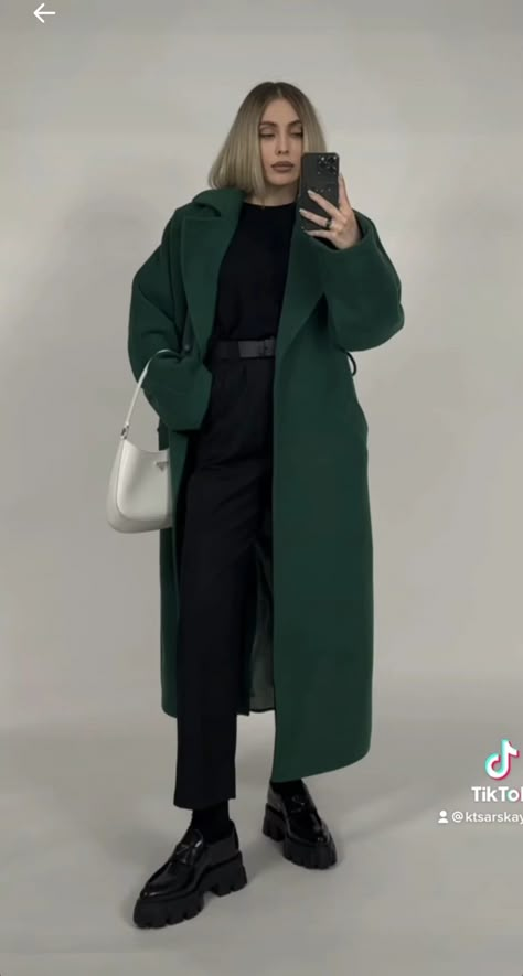 Avocado Color Outfit, Emerald Coat Outfit Winter, Green Assesories Outfit, Bottle Green Outfit Women, Green Overcoat Outfit Women, Dark Green Coat Outfit, Green Black Outfit, Puff Jacket Outfit, Green Sweatshirt Outfit