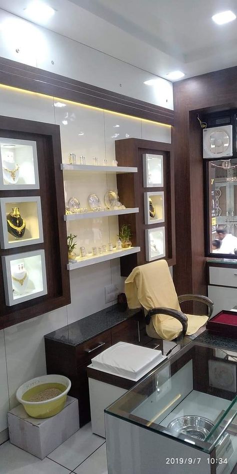 Jewellery Shop Wall Design, Counter Design For Jewellery Shop, Jewellery Shop Furniture Design, Small Jwellary Shop Interior, Gift Shop Interiors Display, Jawelari Shop Design, Jewellery Shop Display Design, Jewellers Shop Interior Design, Jewellery Showroom Interiors Jewelry Shop