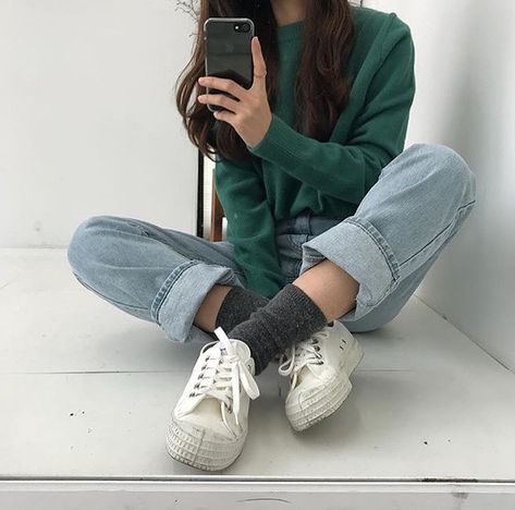 Dark Green Sweatshirt Outfit, Green Sweatshirt Outfit, 90s Outfit Ideas, Korean Shopping, Dark Green Sweatshirt, Blue Clothes, Back Photo, Green Thread, Clothing Aesthetic