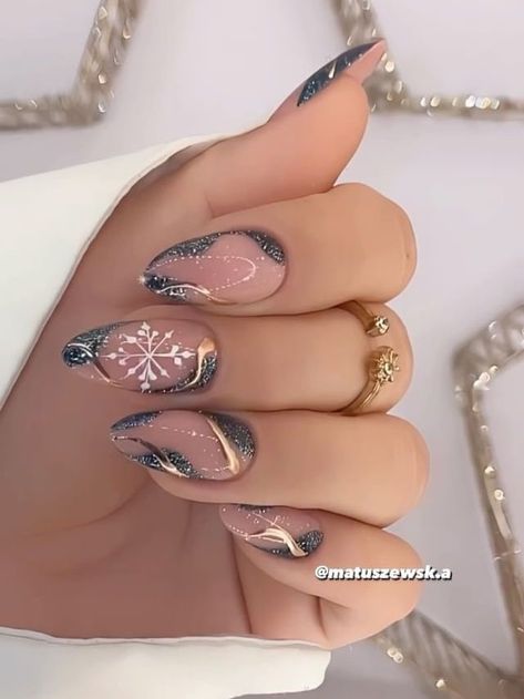 New Years And Christmas Nails, Christmas And New Years Nail Ideas, Nails For New Years Eve, Christmas/new Years Nails, Christmas And New Year Nails, Christmas Nails Gold, Christmas Nails Trendy, Nails December, Christmas Nail Designs Easy