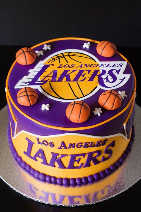 Winning Lakers Birthday Cake Designs Every Man Will Love La Lakers Cake, Lebron James Cake, Lakers Birthday Cake, Lakers Birthday Party, Golden State Warriors Cake, Lebron James Birthday, Kobe Bryant Birthday, Lakers Cake, Cakes For Teenagers