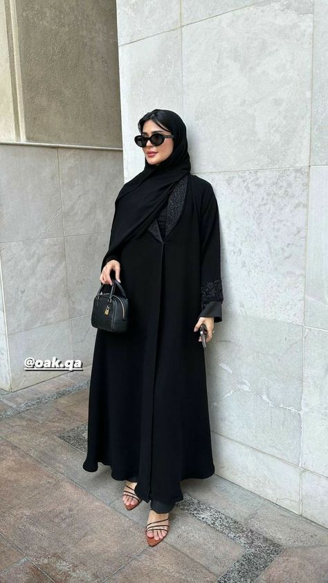 Black Abaya Aesthetic, Black Abaya Outfit, Abaya Fashion Black, Black Hijab Dress, Abayas Black, Abaya Designs Dubai, Black Abaya Designs, Abaya Designs Latest, Abaya Fashion Dubai