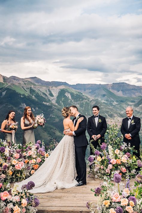 Jaw-Dropping Colorado Mountain Top Wedding | Junebug Weddings May Mountain Wedding Colors, August Mountain Wedding Colors, June Mountain Wedding Colors, Wedding Color Schemes Mountain, Mountain Venue Wedding, Mountain Garden Wedding, Summer Colorado Wedding, Mountain Wedding Florals, Whimsical Mountain Wedding