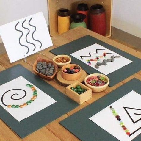 Montessori Worksheets, Preschool Tables, Montessori Trays, Worksheets For Preschoolers, Montessori Toddler Activities, Shapes Activities, Drawing Activities, Maria Montessori, Art Activities For Kids