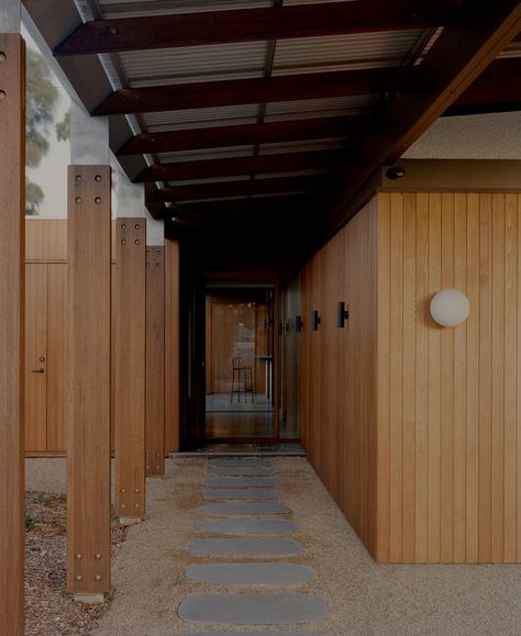 Gallery of Stumpy Gully House / markowitzdesign + Stavrias Architecture - 5 Cedar Walls, Apartments Exterior, Shiplap Cladding, Timber Ceiling, Timber Cladding, Social Housing, Modern Architecture House, Architecture Photo, Western Red Cedar