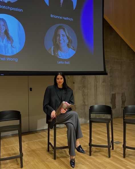 I love women!!!!! Thanks so much @uoftwomens for including me as a panelist at your LeadHERship conference ♥️ Woman Speaking On Stage Aesthetic, Job I Love Aesthetic, Interview Vision Board, Academic Conference Aesthetic, Conference Aesthetic Women, Successfully Women, Research Conference Aesthetic, Me As A Job, People Management Skills