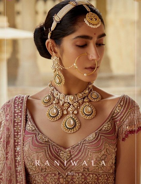 Modern Bride Jewelry, Gold Necklace Set Bridal, Jewellery For Bride, Jewellery Set Bridal, Bridal Jewellery Set, Bridal Jewellery Inspiration, Jewellery Shoot, Kundan Jewellery Bridal, Bridal Jewelery