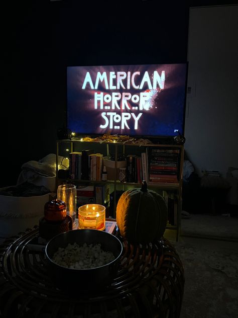 Thriller movie in cozy home with a candle, wine and popcorn. Date night ideas. Horror Movie Night Aesthetic, Horror Movie Date, Halloween Dates, October Movies, Late Night Movies, Horror Movie Night, Halloween Date, Halloween Movie Night, Fall Dates