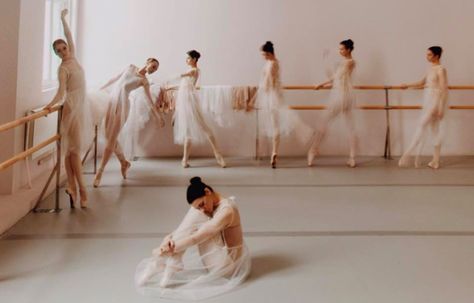 Ballet Academia Aesthetic, Ballet Academia, Ballet Studio, Ballet Beautiful, Academia Aesthetic, Ballerinas, Ballet, Dresses, White