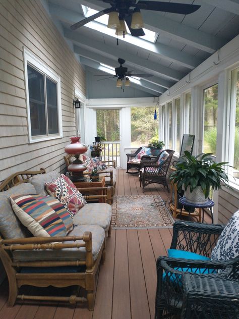 Sleep Porch, Enclosed Verandah, Small Enclosed Porch, Porch Interior Design, Side Porch Ideas, Porch To Sunroom, Closed In Porch, Cabin Porches, Meadow House