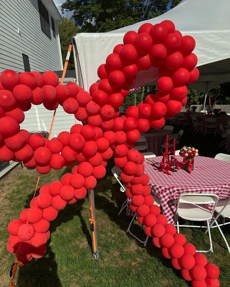 Jumbo Red balloon Bow #redballoons #balloonbow #jumboballoon #balloonsetup #quincyma #bostonma #balloongaland #balloonbusiness #red #birthdayparty #events #balloonideas #balloon Balloon Bow, Jumbo Balloons, Giant Balloons, Red Balloon, White Balloons, 6th Birthday, Red Bow, Party Balloons, Red Ribbon